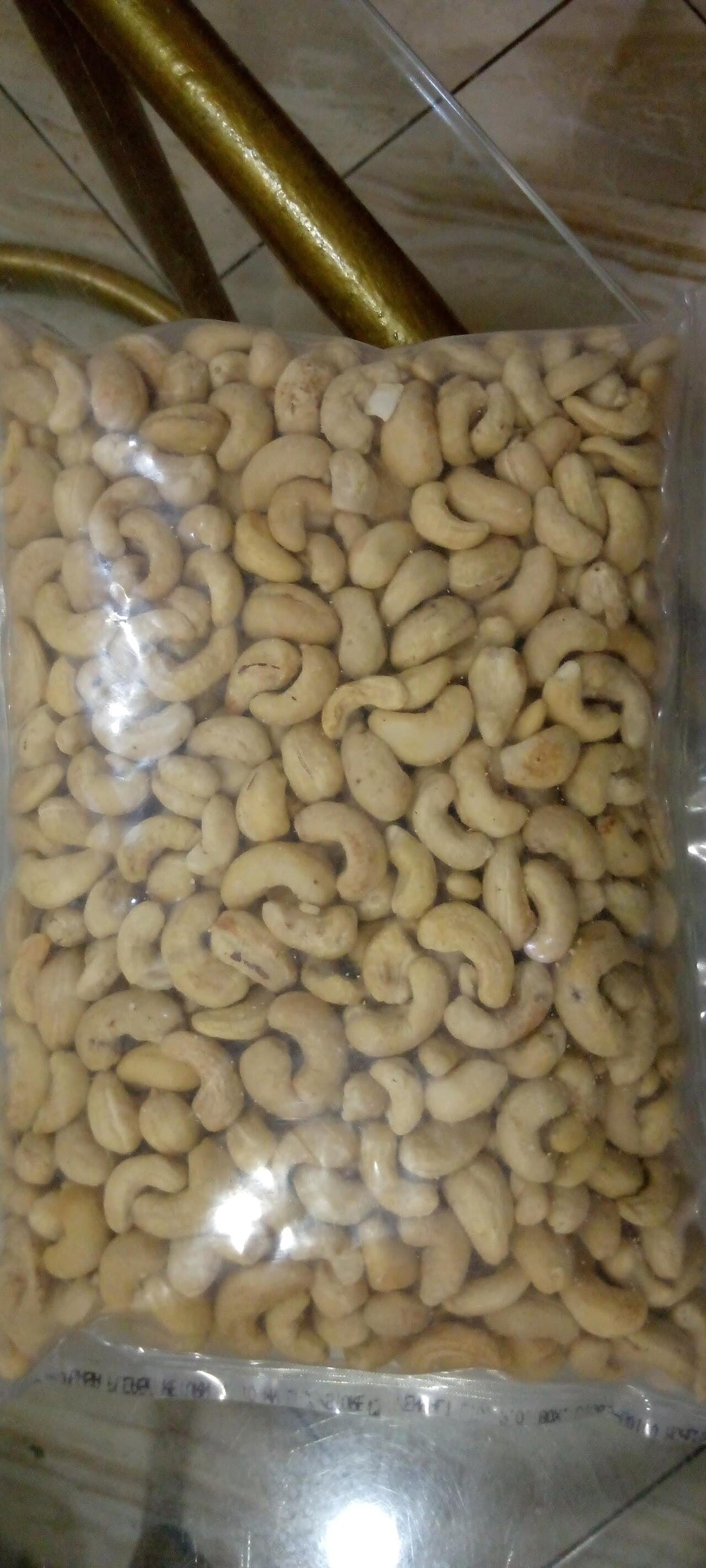 Clean whole white cashew kernels and raw in-shell cashew nuts