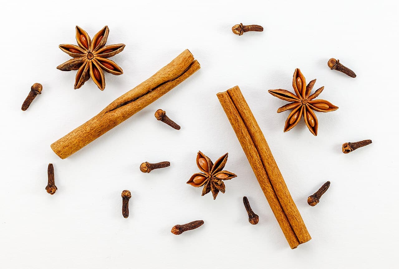 Hand-picked Lal Pari Indonesian cloves with high volatile oil content
