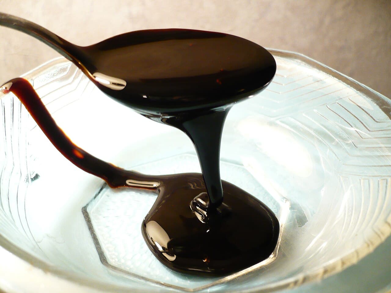 Dense heavy cane molasses syrup (tetes tebu) with high Brix and fermentable sugars