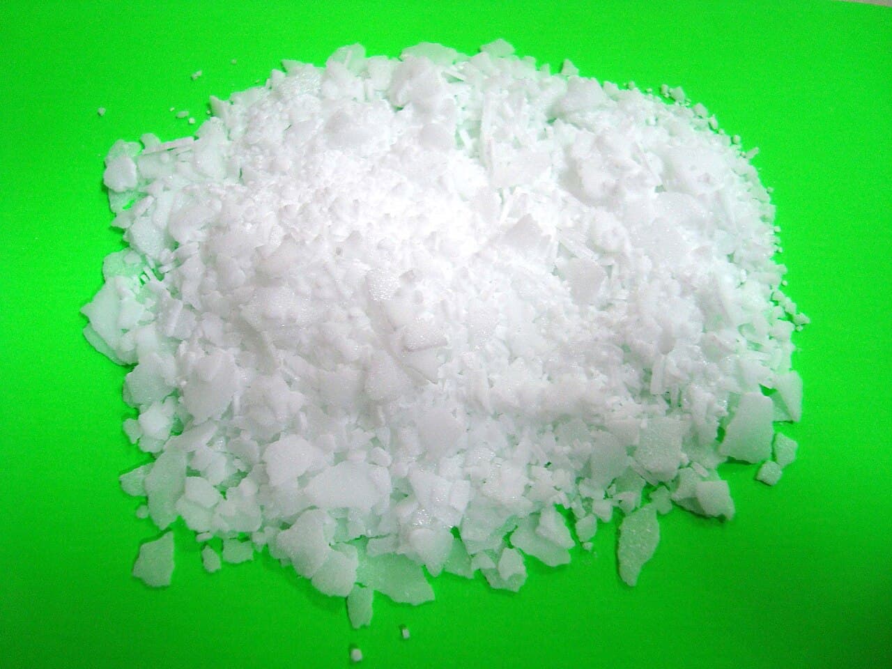 Solid white refined palm stearin flakes for industrial fats and margarine production