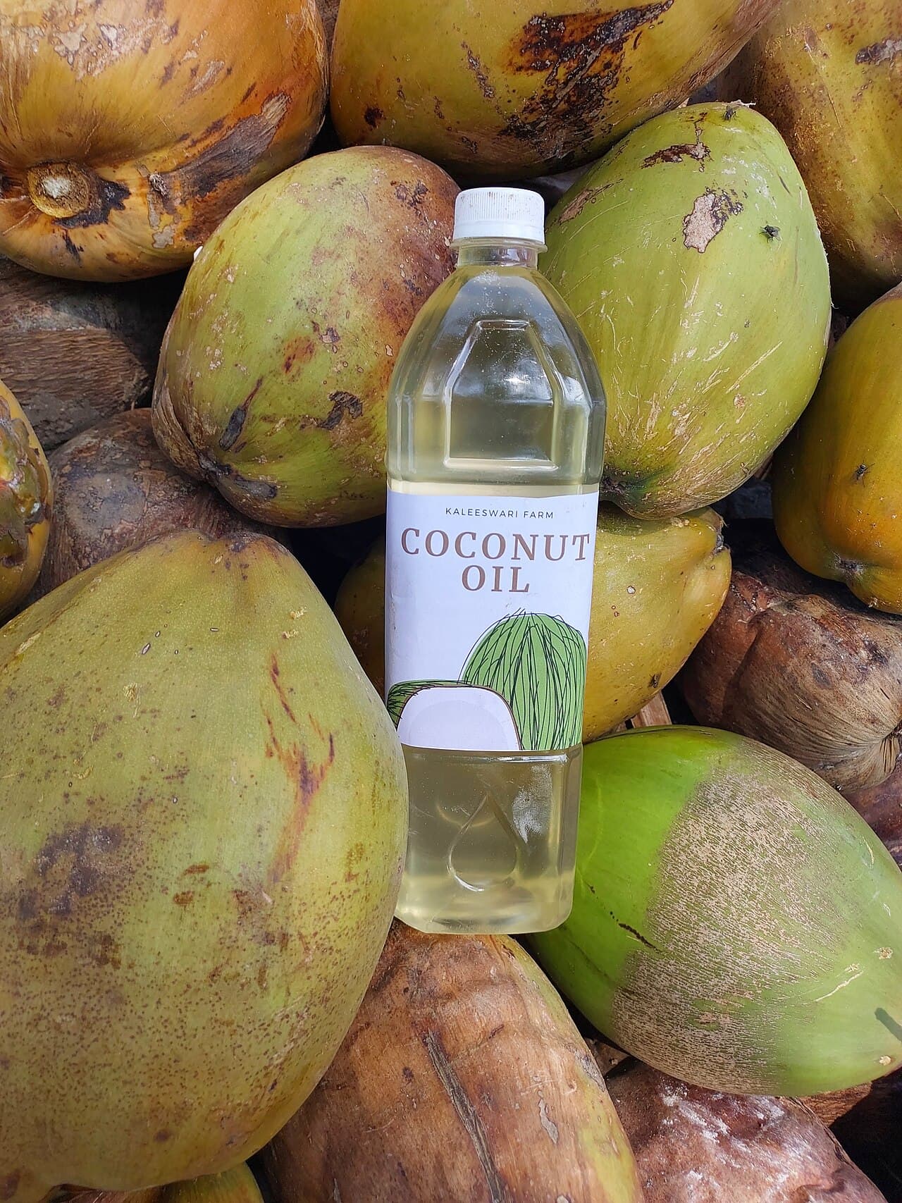 Cold-pressed clear Virgin Coconut Oil (VCO) with mild natural aroma